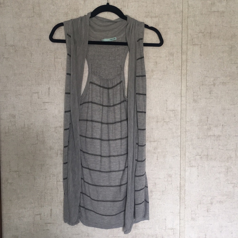 Maurice’s sleeveless cardigan size M